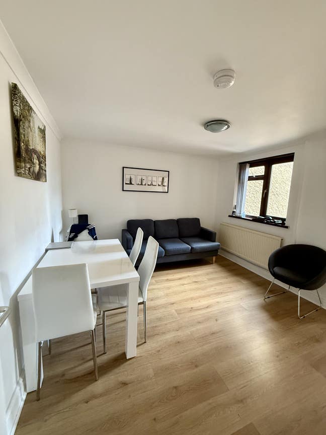 Lovely single room  in a 4-bedroom student house Main Photo