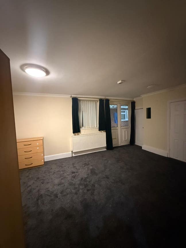 Room available in Central Hounslow TW3 Main Photo