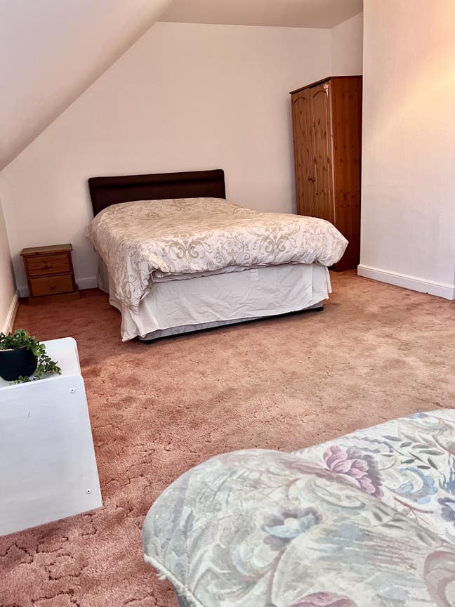 Large Double Room  Main Photo