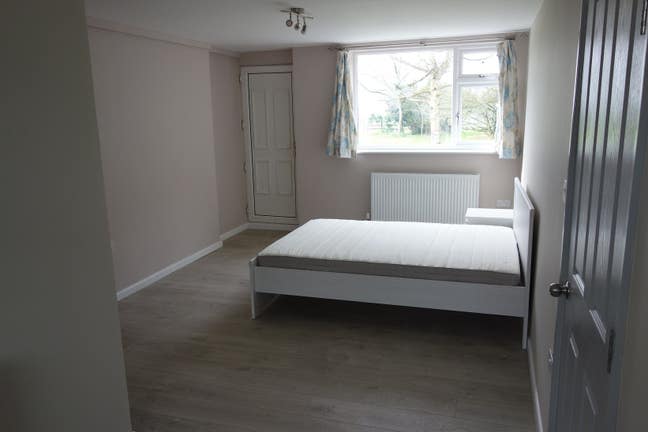  Spacious en-suite double room with big gardens Main Photo