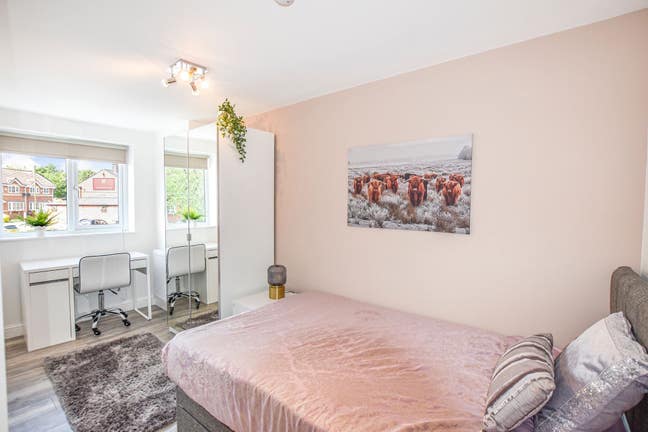 *** REDUCED Designer 6 Bed House Whitefield*** Main Photo