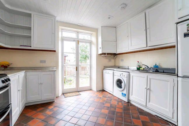 Spacious Double Bedroom  Main Photo