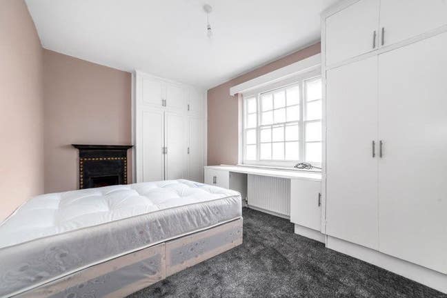 Spacious Double Bedroom  Main Photo