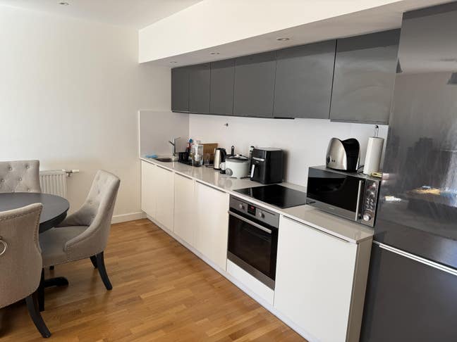 Small Double, Private Bathroom, Cleaner, Bills Main Photo