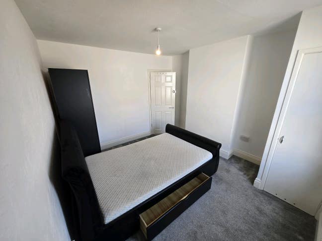 Double room in a shared House Main Photo