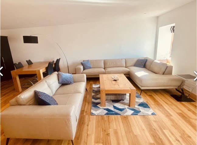 Room available for Female Professional in Leith Main Photo