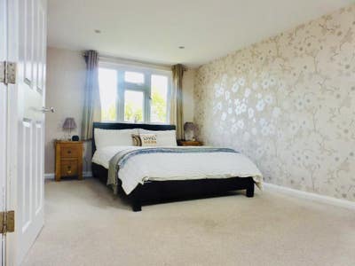 Large Furnished Loft Room + Ensuite, Huge Garden,  Main Photo