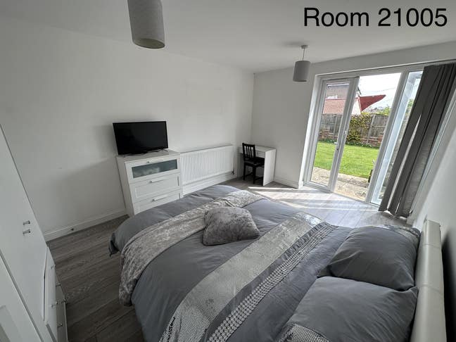 21005 Delightful Large Double en-suite~ Broomfield Main Photo