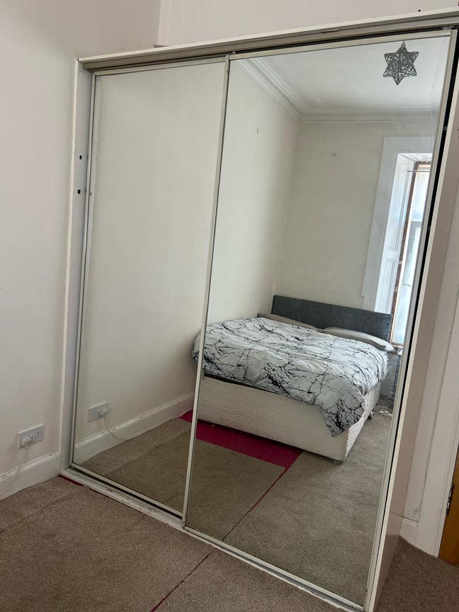 Double bedroom available for £375 pcm bills in Main Photo