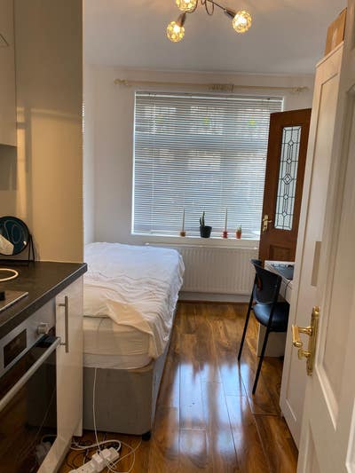Studio Flat in kenton Harrow Main Photo