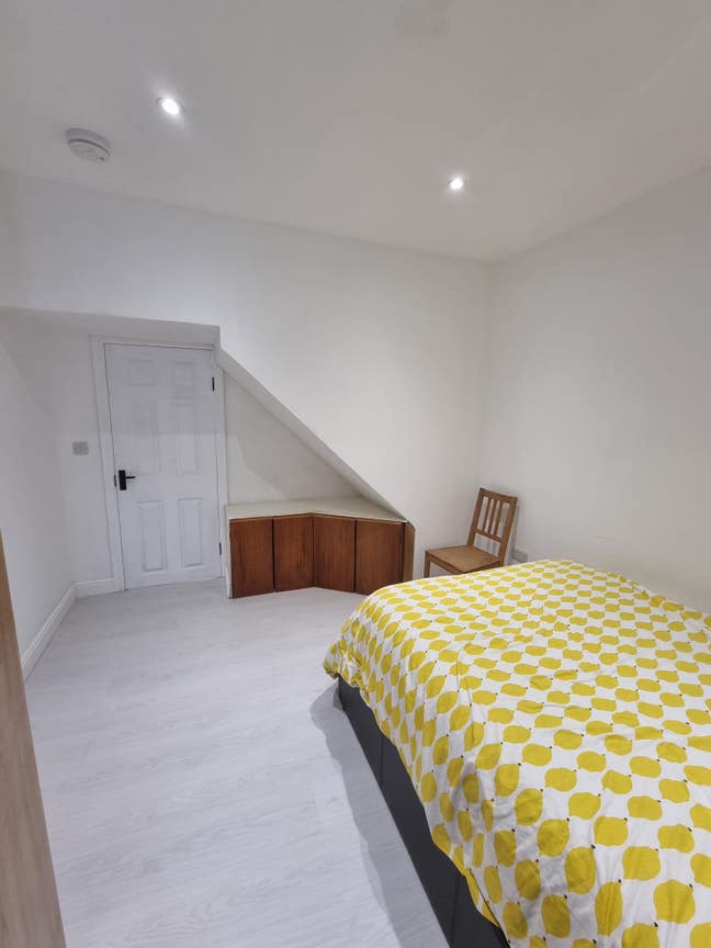 Modern Refurbished Room for Rent Main Photo