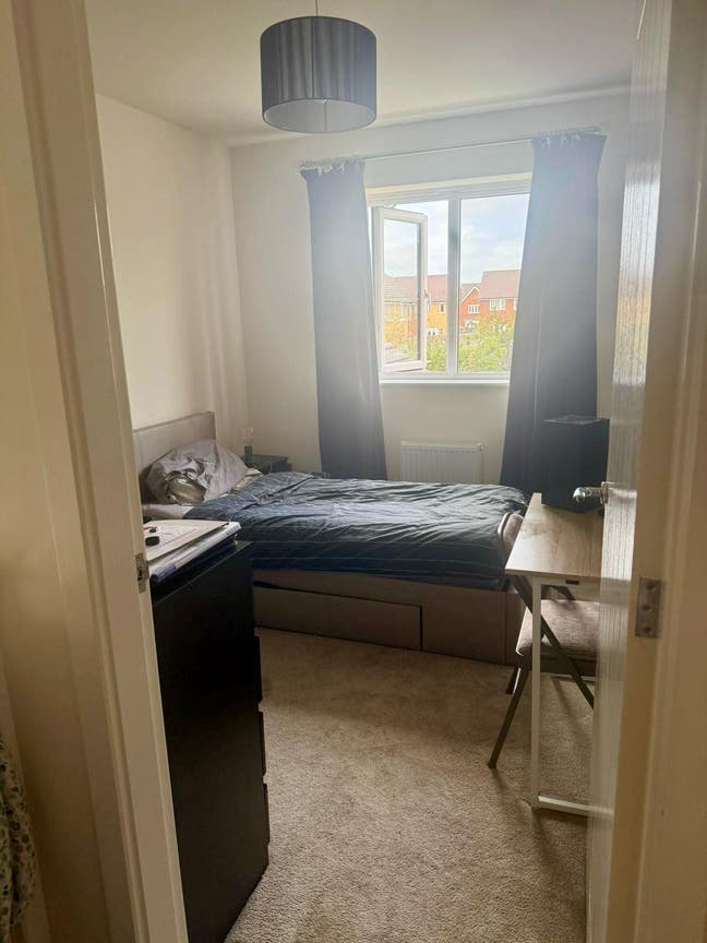 Single room available in beautiful new build house Main Photo