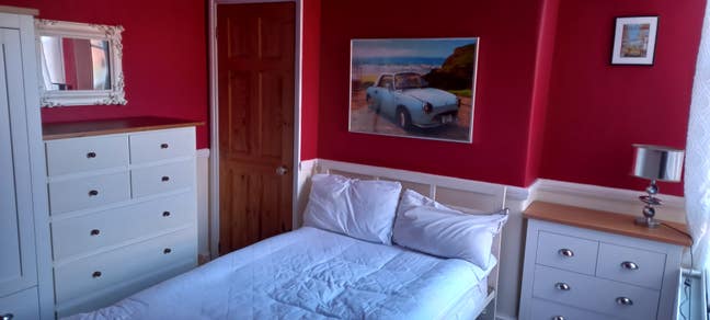 Bright Double Room in Lovely 2 Bed Garden Flat Main Photo