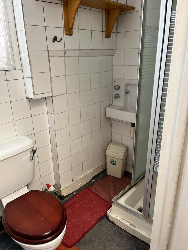 Dbl room with shared bathroom and kitchen  Main Photo