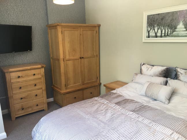 Professional House Share - all bills Inc!  Main Photo