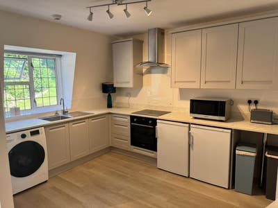 One bedroom flat NW11 - exchange for housekeeping Main Photo