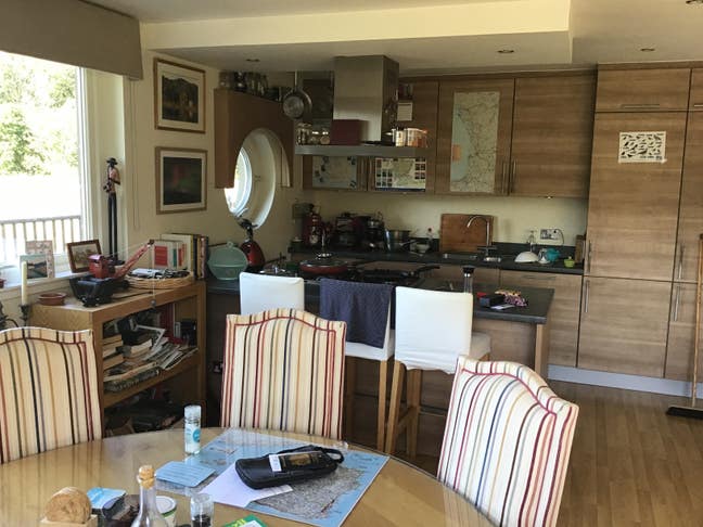 Rooms in lovely house Main Photo