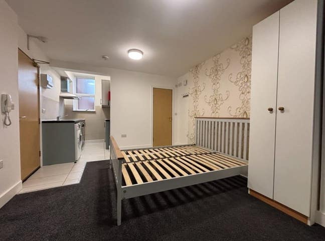 1 Bed Furnished Flat  Leicester LE5 3HR IN £750 Main Photo