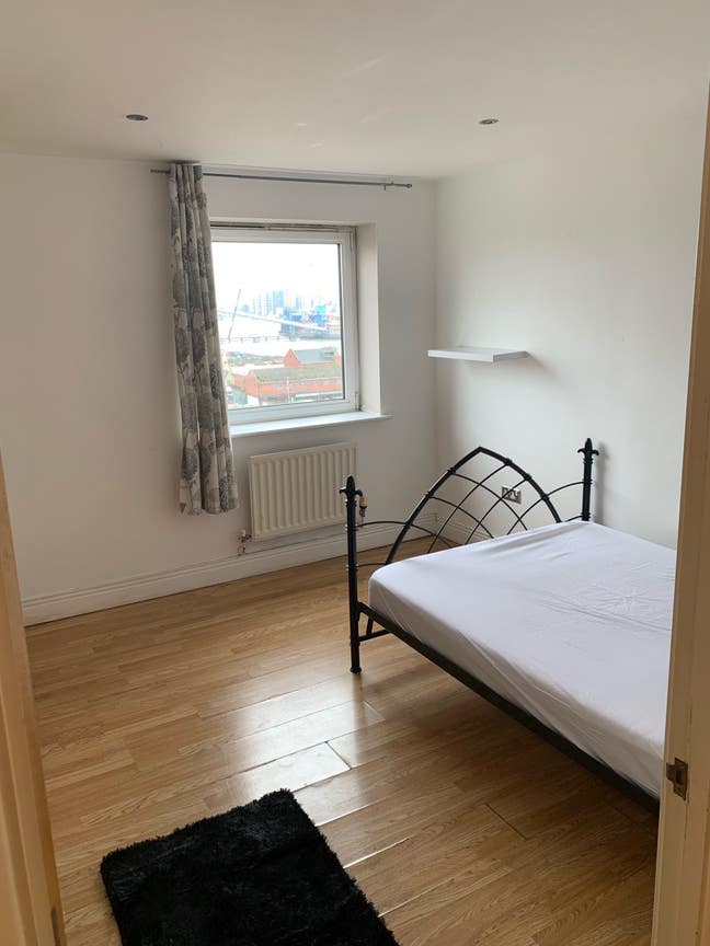 En-suite double room in E16 Docklands  Main Photo