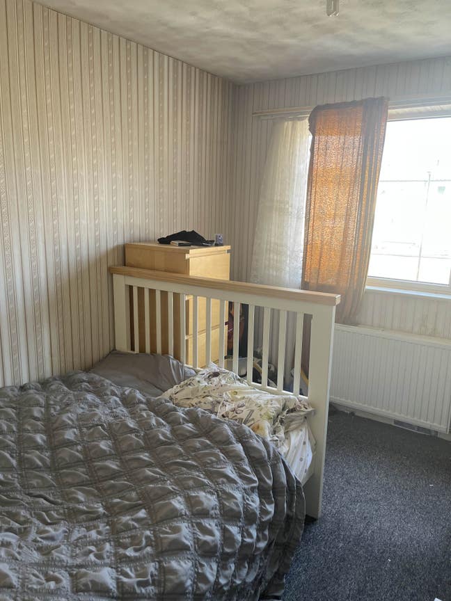 Spacious Room with Double Bed in BS2 House Share Main Photo