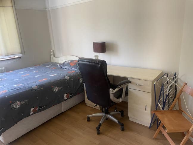 Bright sunny large double room to rent for lodger Main Photo