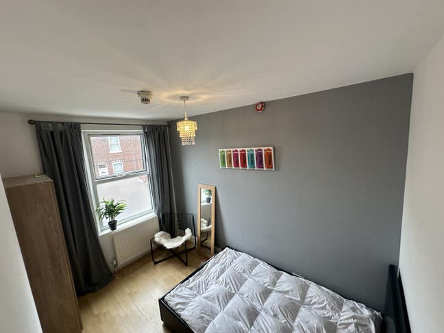 Furnished double room at Banner Cross S11 Main Photo