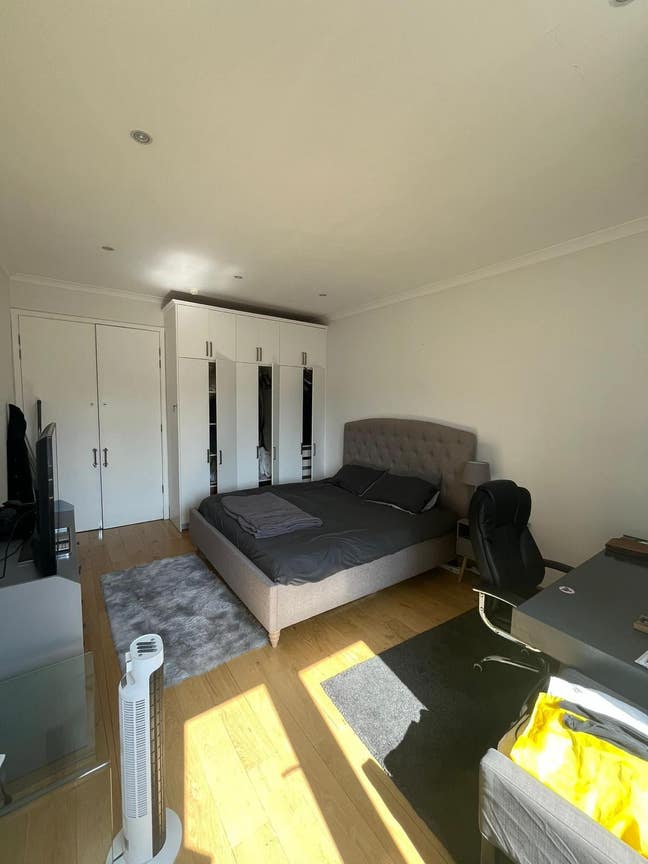 Master bedroom w/ ensuite bathroom - Available now Main Photo
