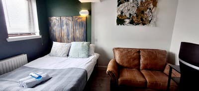 Cossy room 10mins from Glasgow G33 Main Photo