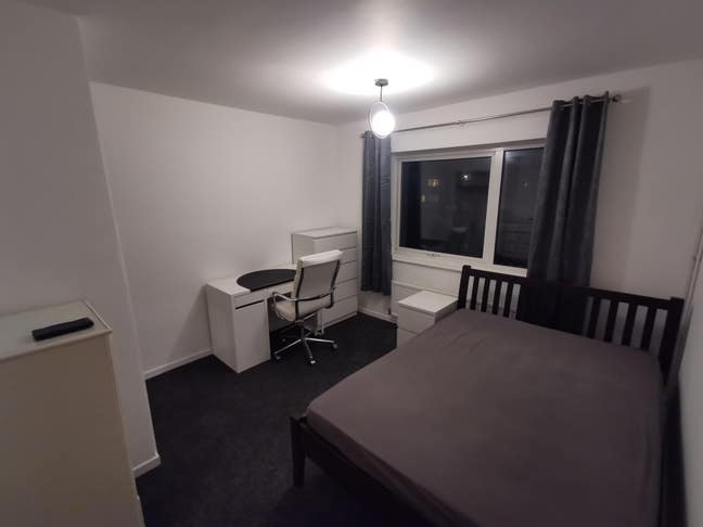 Double room in 2 bed property Main Photo