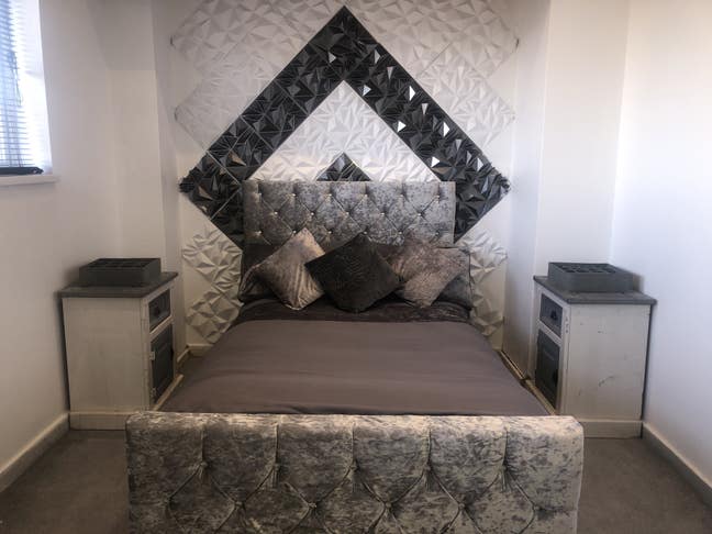 £450 & £600 pm All inclusive 4 Large Double Room  Main Photo
