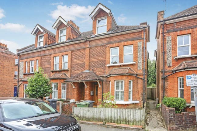 Spare room in stunning guildford house share Main Photo