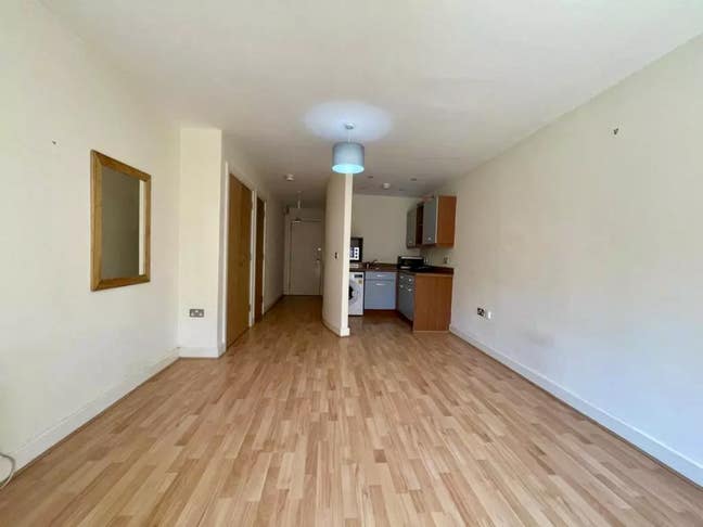 City Centre Studio  Bills and furnished option  Main Photo