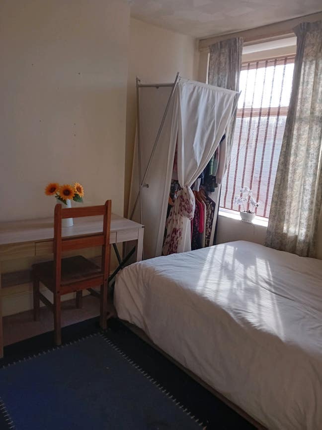 Double Room to Let Main Photo