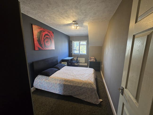 Large Double Room / Private Parking/130Mb Wifi Main Photo