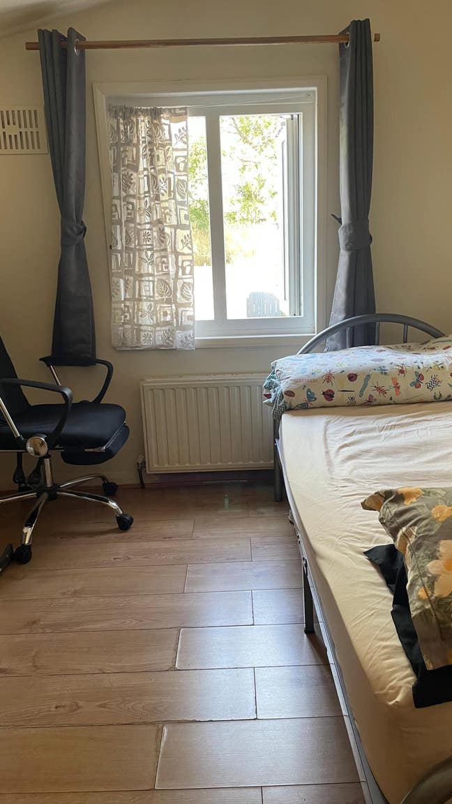 Single  Room  Available  for  Women  Preferably Main Photo
