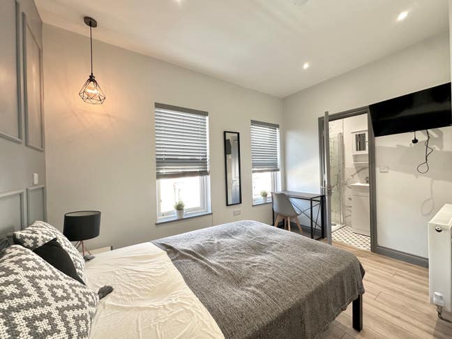 Lovely en-suite room in NN1 Main Photo