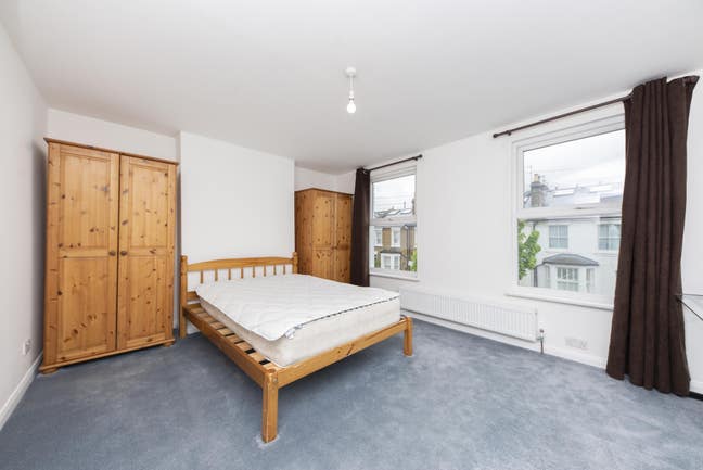 2 rooms available in a quiet Wimbledon house Main Photo