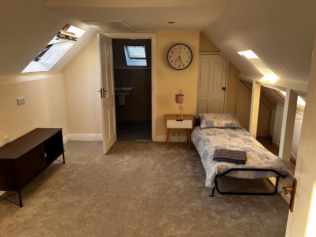 Large Ensuite Available Now  Main Photo
