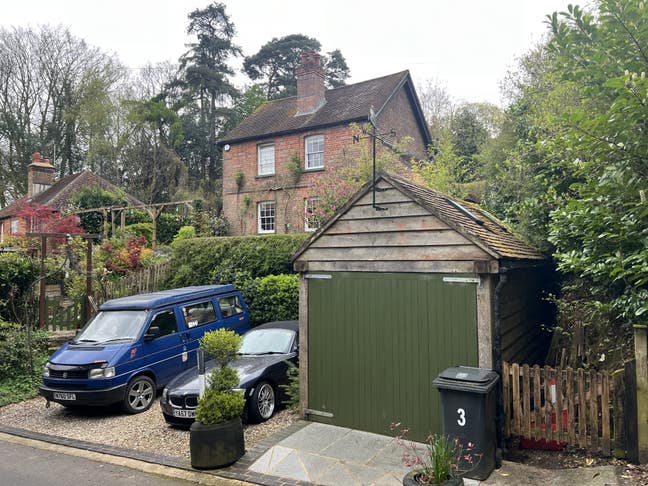 Studio Double Room in Detached Cottage/Haslemere  Main Photo