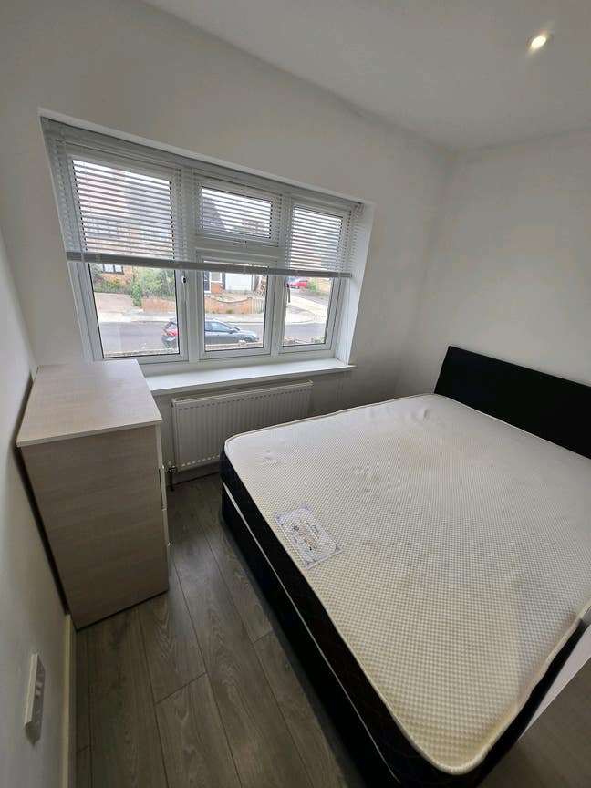 1 Double Room with ensuite in Harold Hill, RM3 Main Photo