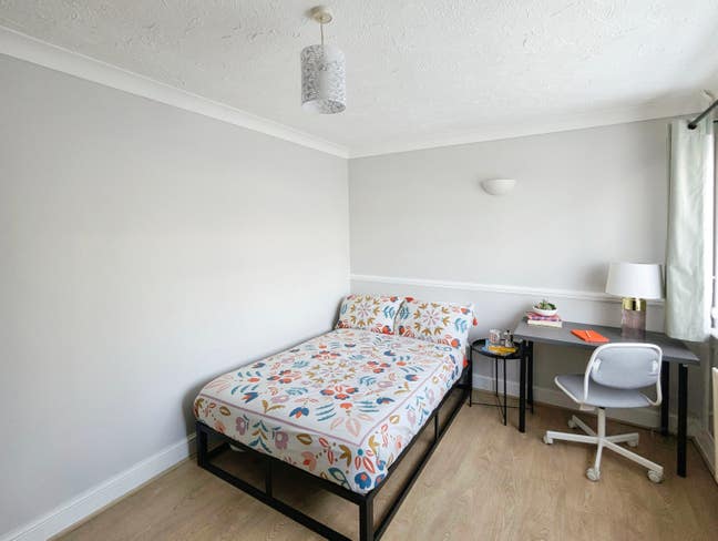 Spacious Double in Well-Maintained Houseshare Main Photo
