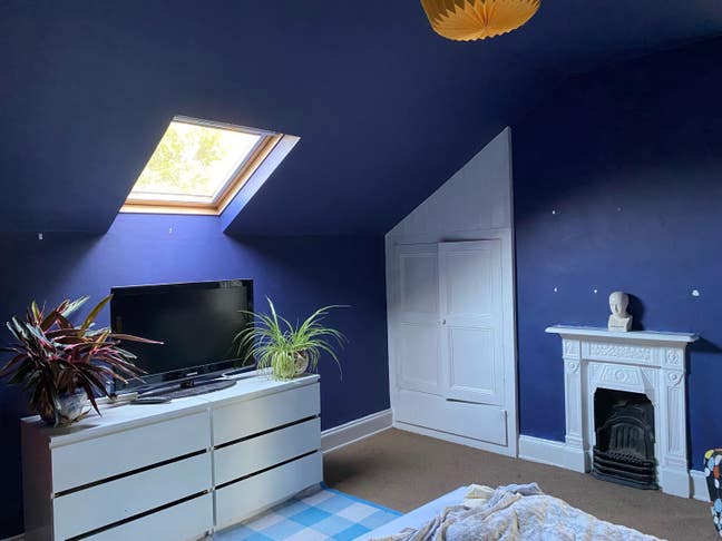 Spacious double bedroom in calm and creative home Main Photo