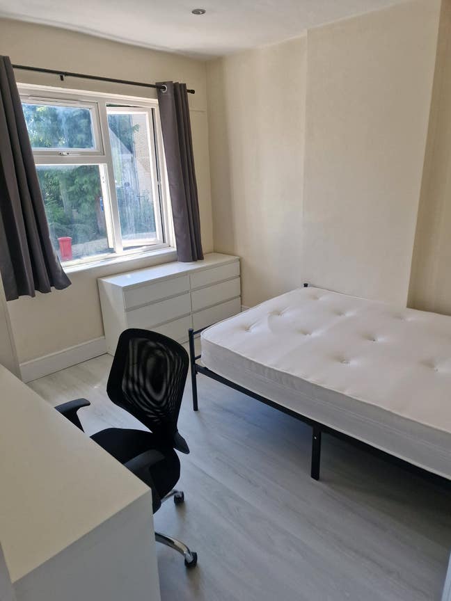 Double Room available for rent Main Photo