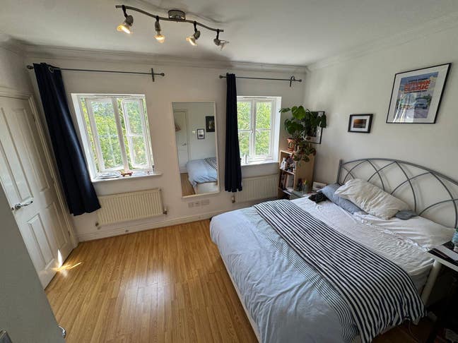 Double bedroom in Brixton shared house Main Photo