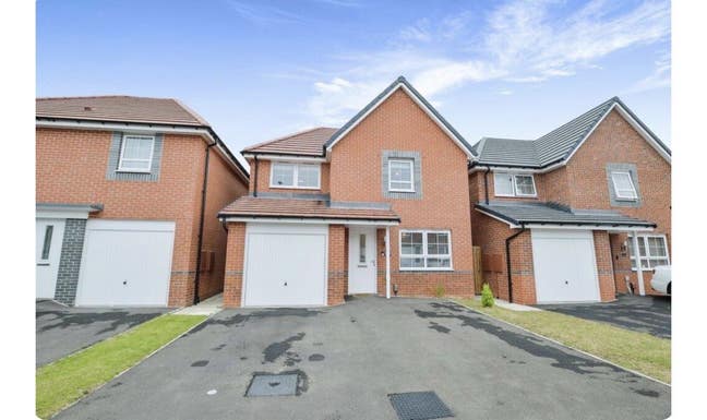 Two Rooms to Rent  in 3 Bed Room House Detached Main Photo