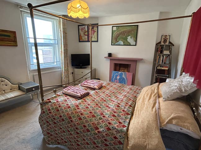 Delightful Double Room in Incredibly Central House Main Photo