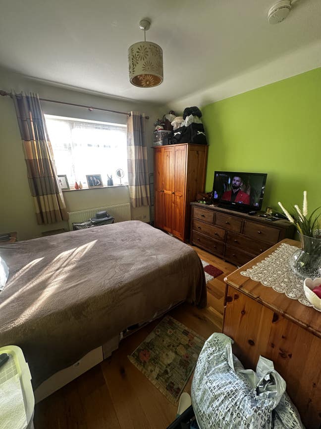 Nice double bedroom with own bathroom. Main Photo