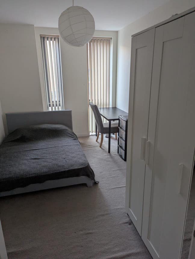 1 double bedroom - spacious, new flat, 1 flatmate Main Photo