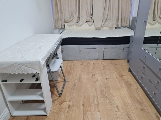 Semi Double En-Suite Room to Rent Main Photo