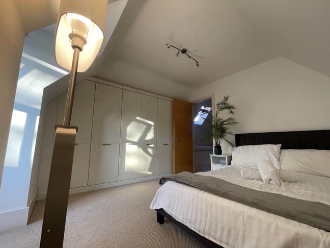 Luxury Double - 4 minutes tube, 20 mins London Main Photo